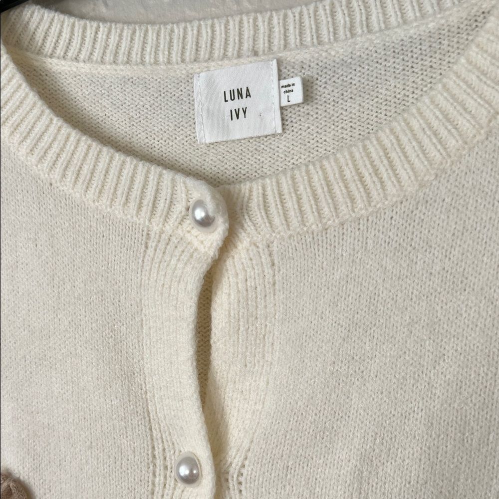 Like New! Luna Ivy 3D Bow Cardigan Sweater Ivory With Pearl Buttons in Size L - Picture 4 of 13